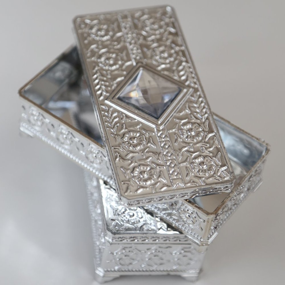 NWT Metal carved Hand Mirrors & Silver carved box - Picture 7 of 9